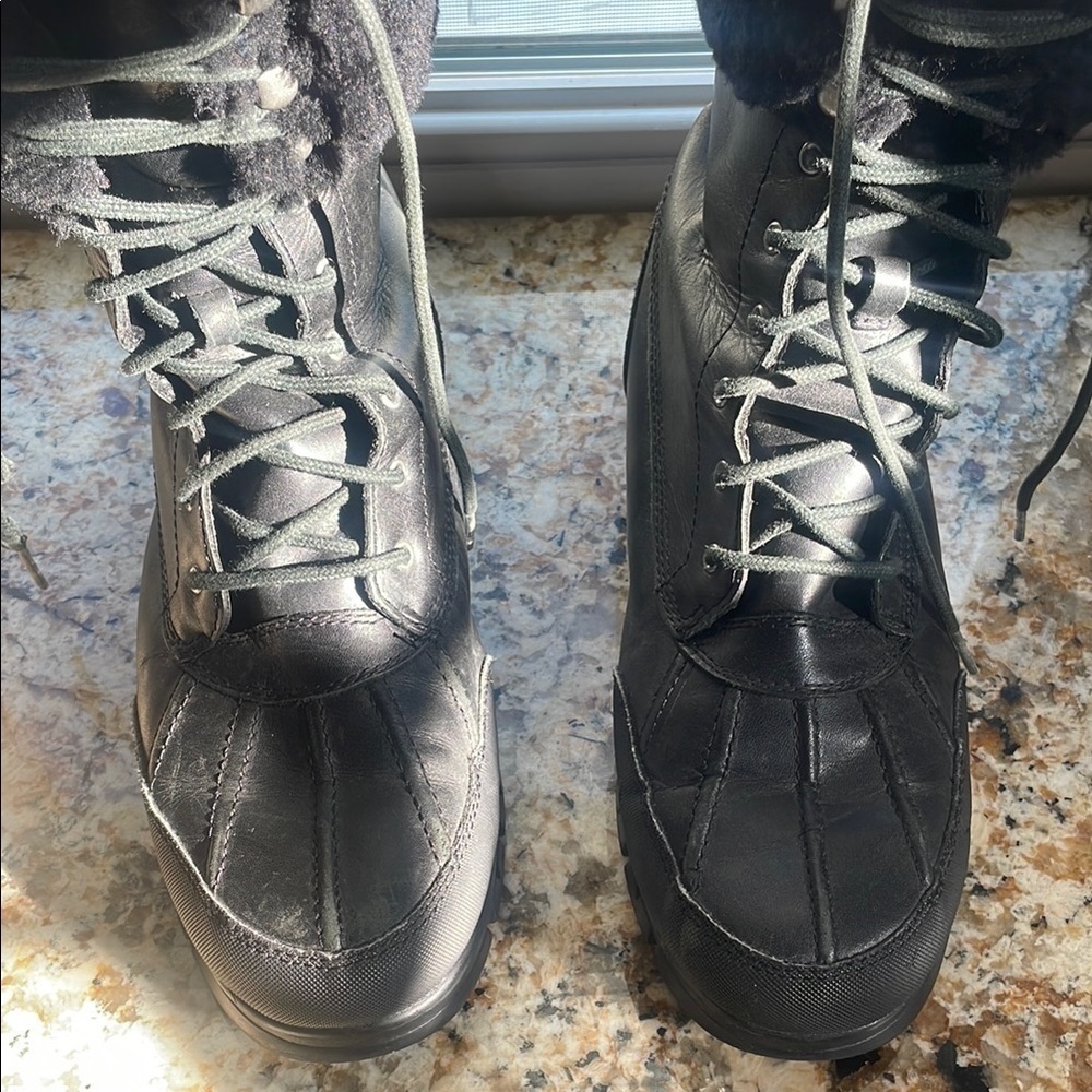 Ralph Lauren Rugged Black Fur-Lined Boots - Picture 3 of 14